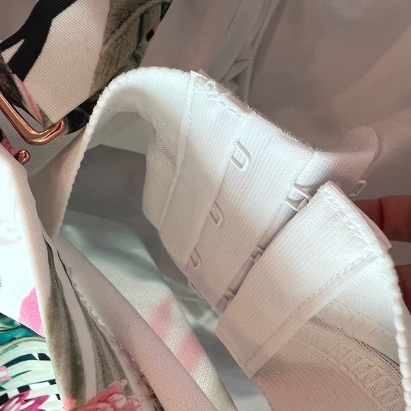 Raisins Curve WHITE MULTI Plus Size Protea Haute Bloom Tankini Swim Top NWT - Picture 15 of 16